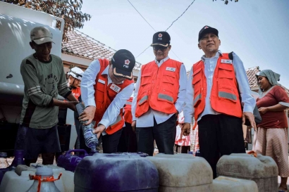 Kekeringan, PMI Distribusikan 10.000 Liter Air Bersih untuk Masyarakat Kecamatan Kejayan