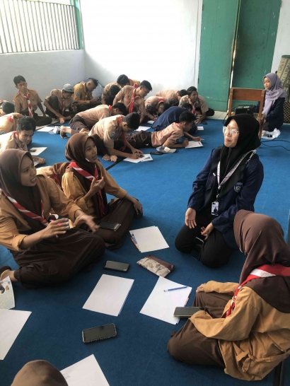 Mahasiswa KKN Kel Kandangsapi: Plan Lima Tahun untuk Mempersiapkan Siswa SMK Menuju Masa Depan