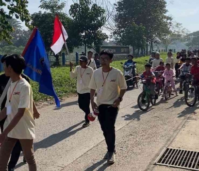 Partisipasi Mahasiswa KKN UPI dalam Gerak Jalan di Desa Pangauban Katapang