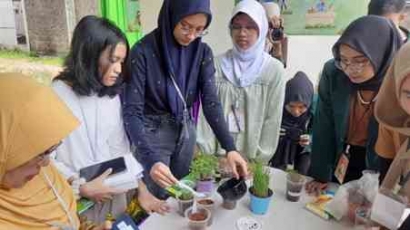 Workshop Budidaya Microgreen "Si Hijau Kecil" oleh Biologi UNJ di Kelurahan Tengah, Jakarta Timur