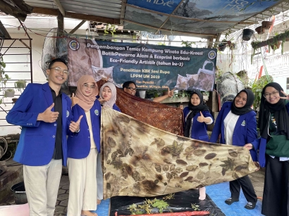 Kreasi Produk Aksesoris Batik Ecoprint Kampung Temas Batu Penelitian UM Prof. Dr. Ponimin, dkk, 2023