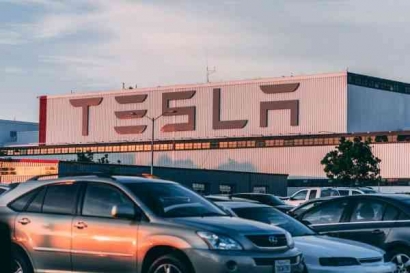 Latar Belakang Tesla dan Peran Inovasinya dalam Mobil Listrik