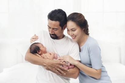 Stres Menyusui Anak Pertama, Suami Jadi Support System Utama