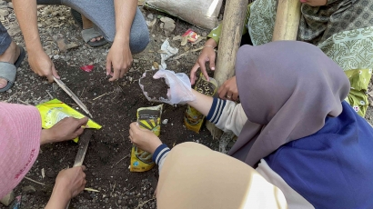 Peduli Lingkungan Desa Wonojati: KKN Kolaboratif 074 Manfaat Pupuk Organik untuk Menanam Toga