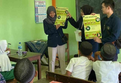 Mahasiswa UB Ajarkan Prinsip Gizi Seimbang sejak Dini pada Anak-anak SD di Desa Gedangan