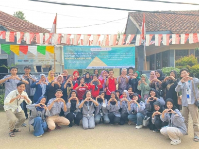 Dosen THP IPB Bersama Tim PPKO Himasilkan Berikan Pencerdasan Keuangan di Desa Rancabungur