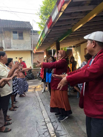Mahasiswa KKN UNISRI Mengadakan Sekolah Orang Tua Part 1 di Posyandu Lansia RW 12 Joglo, Surakarta