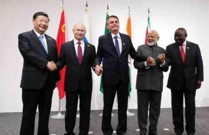 Melangkah Bersama BRICS: Peluang dan Tantangan bagi Indonesia