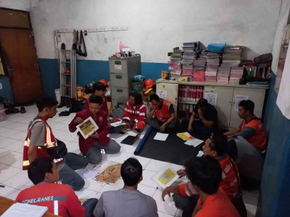 Mahasiswa KKN Mandiri UM Surabaya Berikan Penyuluhan Teknisi Pentingnya K3 dalam Lingkungan Kerja