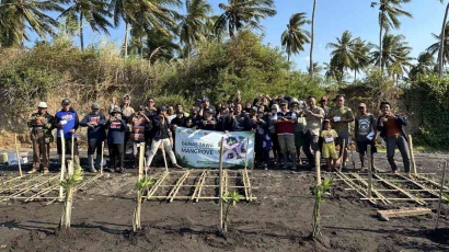 Mahasiswa KKN UMD UNEJ 138 Sukses Giatkan Gerakan Masyarakat Tanam dan Rawat Mangrove di Desa Agel