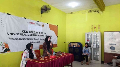 Mahasiswa KKN UM Surabaya Berikan Penyuluhan "Seribu Manfaat Bunga Telang" Alternatif Minuman Herbal