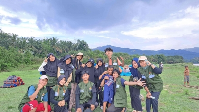 Peduli Lingkungan, Mahasiswa KKN UIN Suska Riau Menanam Pohon di Lokasi Camping