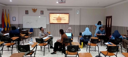 FIB UNAIR dan Komunitas Sastra Wayang Sarip Selenggarakan Workshop Peer Editing