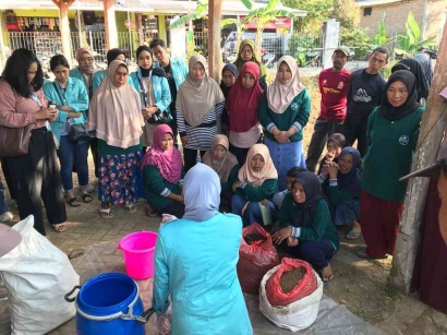 KKN UNS Gelar Pelatihan Pembuatan Pupuk Organik bersama Petani Desa Genilangit, Magetan