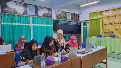 Pelatihan SISKEUDES: Wujud Implementasi Kurikulum Akuntansi Lembaga di SMKN 2 Kota Kediri