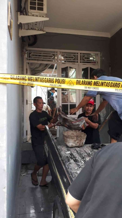 Cepat Tanggap, Ahmad Saepudin Caleg Gerindra Dapil 1 Kabupaten Bekasi Sambangi Korban Kebakaran