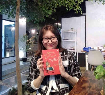 Perjalanan Melawan Stereotip: Ulasan Buku 'Ich Komme aus Sewon', Katharina Stogmuller