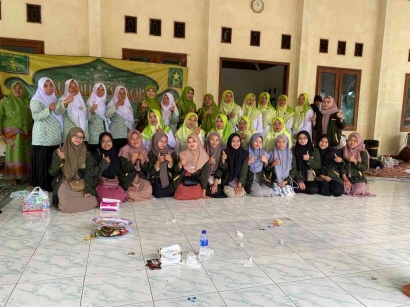 Partisipasi KKN Unisnu dalam Kegiatan pengajian Idaroh Fatayat Muslimat Desa Menganti