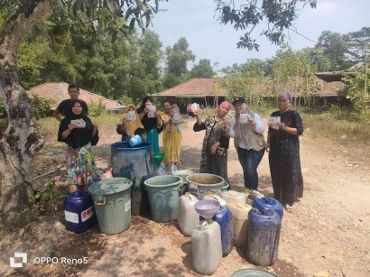 Konsisten Peduli Kemanusiaan, Ahmad Saepudin Distribusikan Air Bersih di Bojong Mangu