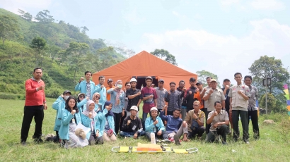 Tim KKN UNS 001 bersama BPBD Karanganyar Gelar Sosialisasi dan Simulasi Bencana Tanah Longsor