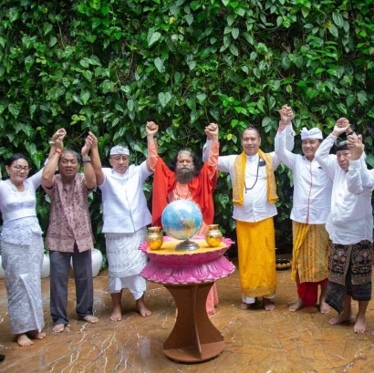 Mengunjungi Padmasana Bali Devbhoomi