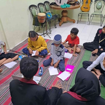 Pengadaan Program English Club oleh Mahasiswa PMM Kelompok 150 UMM di Desa Sukoraharjo