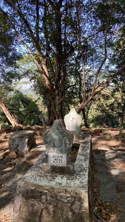 Makam Petilasan di Pasir Bentang Desa Koreak : Jejak Pertama Penyebar Agama Islam di Desa Koreak