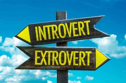 Ekstovert vs Introvert: Mengetahui Kelebihan dan Kekurangan Kedua Tipe Kepribadian