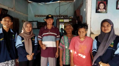 Mahasiswa UIN Walisongo Semarang Salurkan Bansos untuk Disabilitas dan Tunanetra di Desa Margomulyo