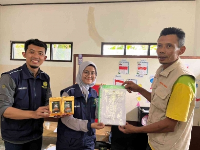 Mahasiswa KKN-Tematik Fiphal Unida Dampingi UMKM Kopi dalam Pembuatan Izin SPP-IRT