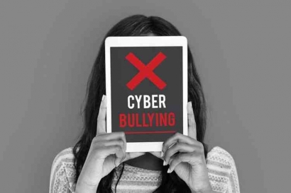 Kasus Luluk Nuril dan Peran Sekolah Menangani Dampak Cyberbullying pada Siswa