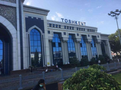 Buah Labu Raksasa Menemani Perjalanan Kereta Api dari Tashkent ke Almaty