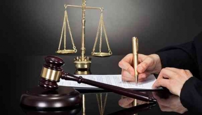 Review Artikel tentang Penelitian Hukum Normatif