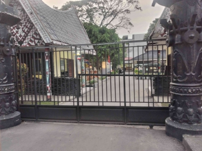 Konsep Post-Modernisme Jameson dalam Taman Budaya Medan