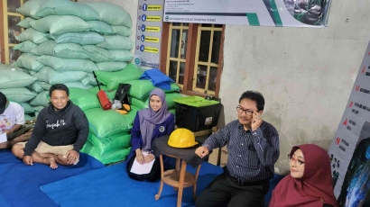 Penerapan Sistem Manajemen Kesehatan dan Keselamatan Kerja pada Home Industry Produksi Biji Plastik Hitam "Seno Plastik" Desa Sendangsari, Malang