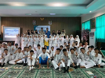 Mahasiswa PLP Integratif (PLPI) Kelompok 32 UIN SMH Banten Mengadakan Seminar Bahaya Narkoba di SMPN 2 Cilegon