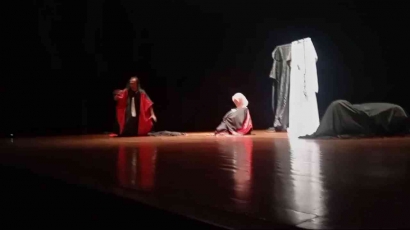 Teatrikal Puisi Widji Thukul "Aku Masih Utuh dan Kata-Kata Belum Binasa" oleh Arief Akbar