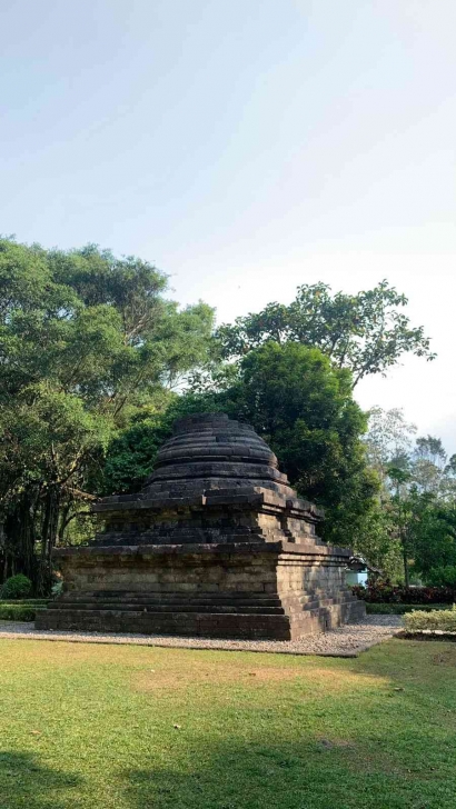 Keunikan Candi yang berbentuk Stupa dan Satu Satunya yang Candi Budha di Jawa Timur