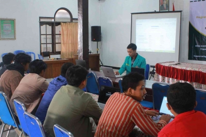 Tim PPK Ormawa DPM FKIP UMS Melakukan Pelatihan Website Bersama Tim Digital Creative