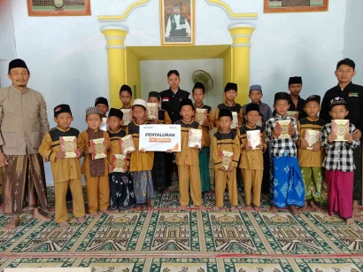 BMH Bangkalan Distribusikan Al Quran dan Iqro' kepada 100 Santri Madrasah