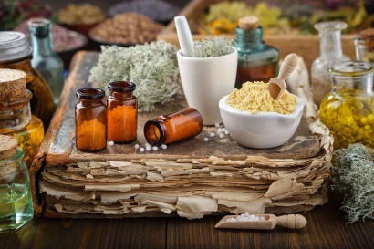 Farmasi dan Tradisi: Membahas Pengobatan Modern dan Kekayaan Pengobatan Tradisional