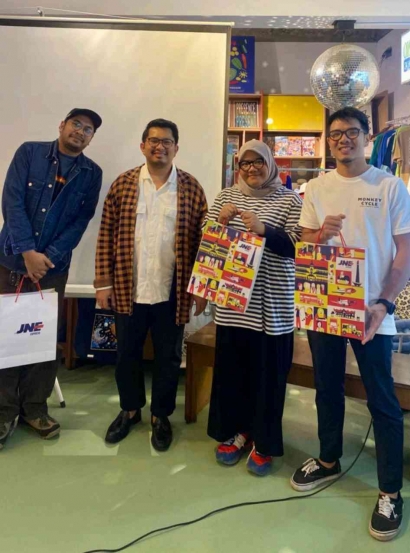 JNE Gandeng Seniman Disabilitas Bandung: Kreatifitas Tanpa Batas