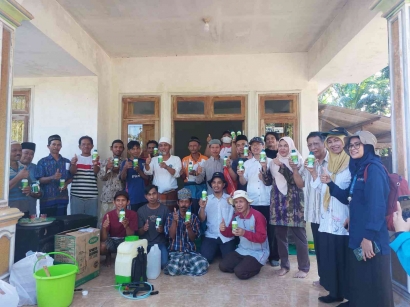 PPK Ormawa UKKM bersama Mengikuti Pengabdian Masyarakat untuk Mengatasi Virus Gemini pada Cabai dengan Pestisida Nabati Desa Panduman