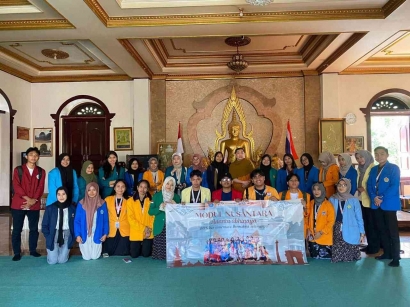 Kunjungan Kelompok Modul Nusantara Pertukaran Mahasiswa Merdeka UPI ke Vihara Vipassana Graha