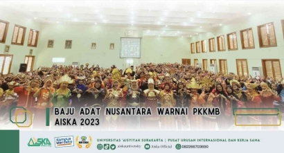 Baju Adat Nusantara Warnai PKKMB AISKA 2023