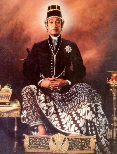 Sri Sultan Hamengku Buwono X: Pemimpin Simbolis dan Politis