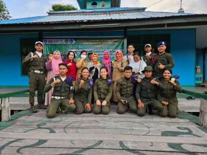 Pelatihan Pembuatan Dendeng Ikan oleh Resimen Mahasiswa Satuan 601 UPR di Kelurahan Petuk Katimpun