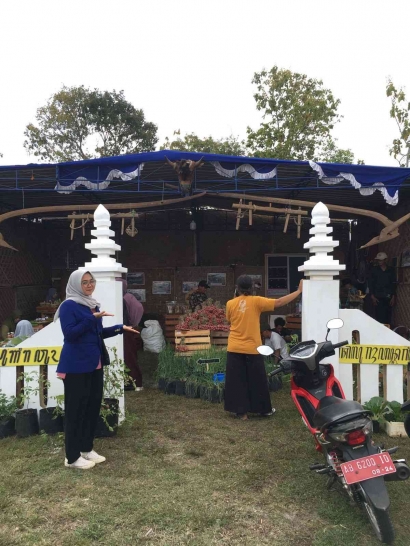 Kontribusi Tim KKN UNY Semakin Terlihat dengan Pemasangan Papan Nama Jalan di Dusun Karangduwet I