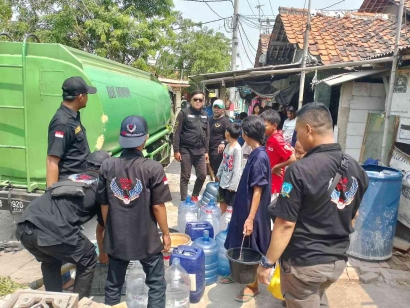 Peringati Hari Kesaktian Pancasila, Ormas 234 SC Kabupaten Bekasi Distribusikan Air Bersih ke Warga Desa Sukaraya