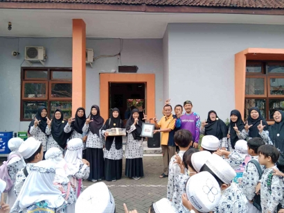 Bagian II: Berita Magang Mahasiswa Sastra Indonesia FIB UNEJ, di DISPUSIP Jember